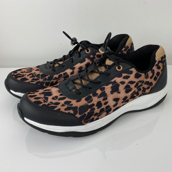 vionic leopard print shoes